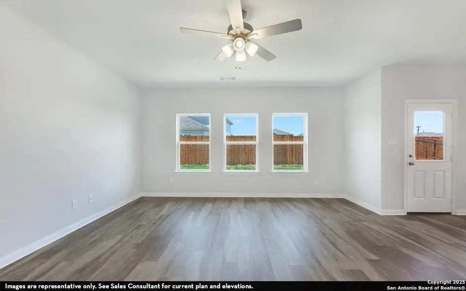 Spacious, unfurnished interior of a new home in Cloud Country, New Braunfels (Image 10).