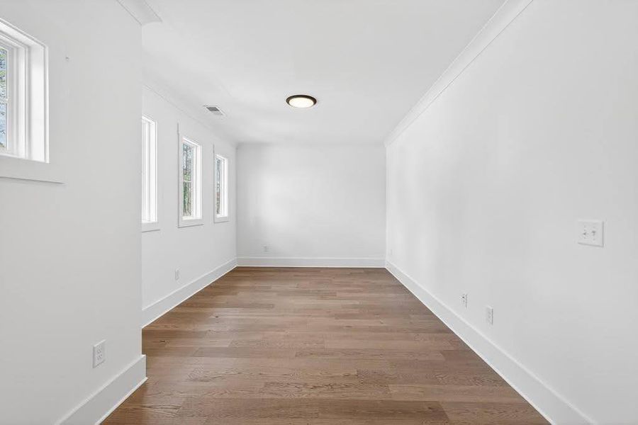 Spacious, unfurnished interior of a new home in Livingstone Park, Kennesaw (Image 19).
