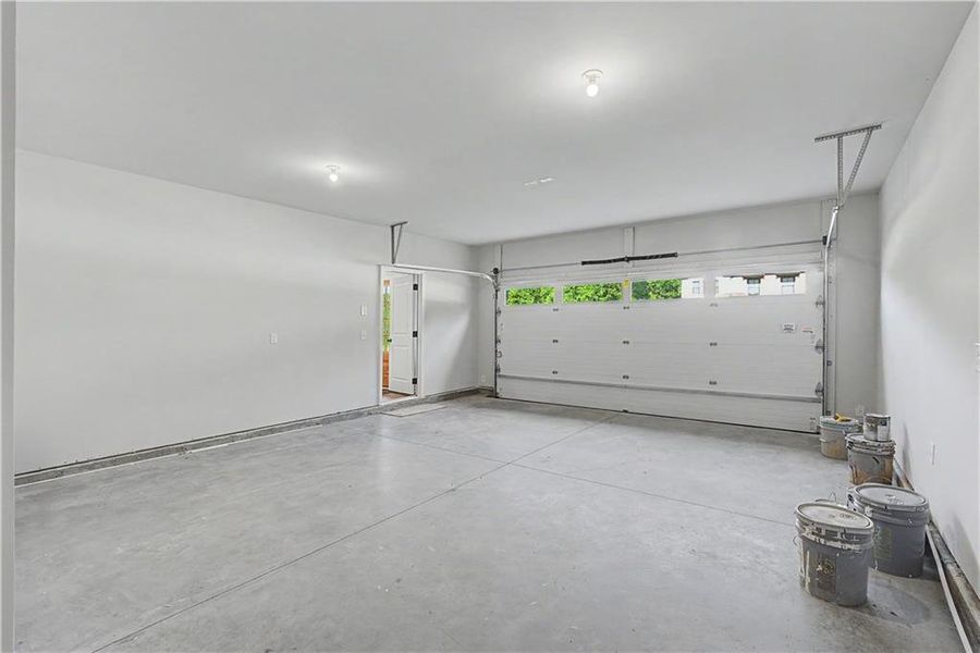 Spacious, unfurnished interior of a new home in Meadow Pines, Dallas (Image 17). Spacious, unfurnished interior of a new home in Meadow Pines, Dallas (Image 17).