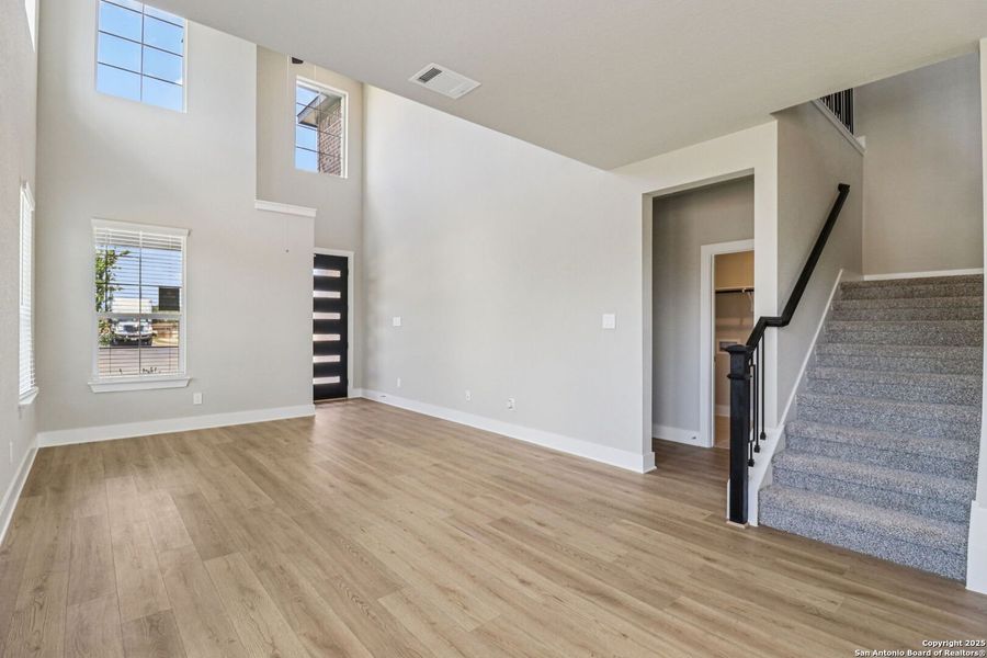 Spacious, unfurnished interior of a new home in Carmel Ranch, Schertz (Image 19). Spacious, unfurnished interior of a new home in Carmel Ranch, Schertz (Image 19).