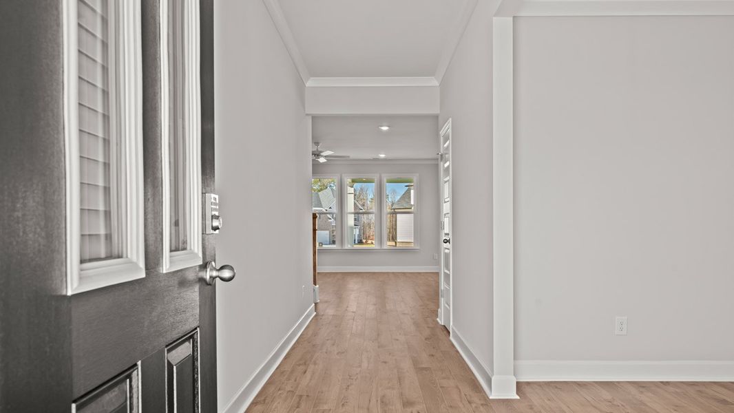 Representative unfurnished interior of a home built from the Summit by D.R. Horton in Heritage Pointe, Senoia (Image 15).