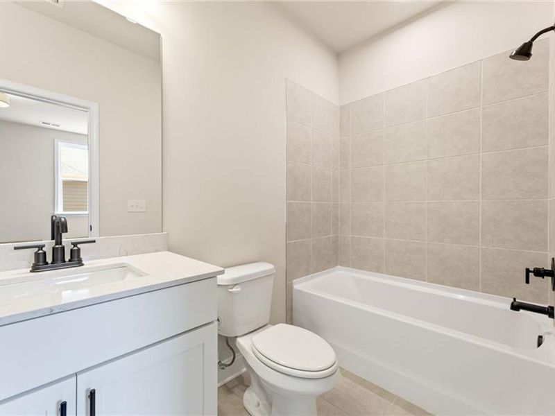Furnished interior view inside a new home in Cedar Farms, Winder (Image 14).