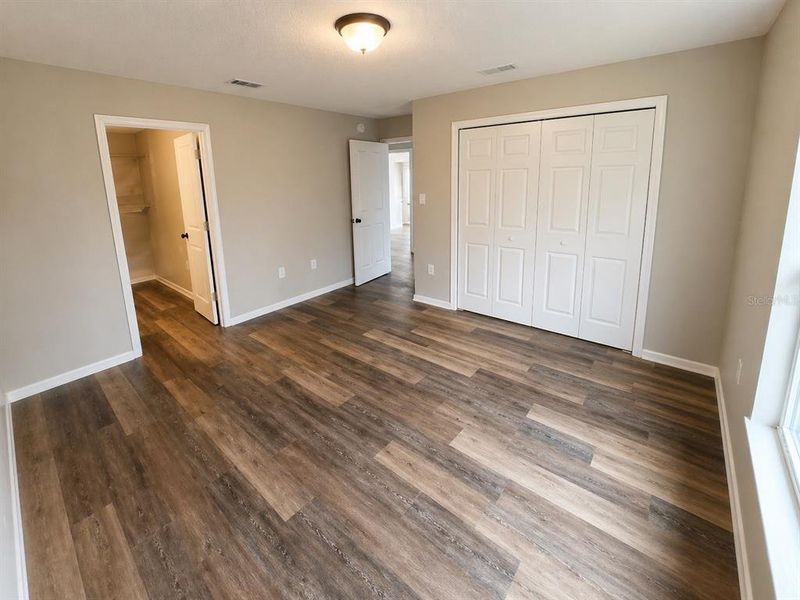 Spacious, unfurnished interior of a new home in , Dunnellon (Image 8).