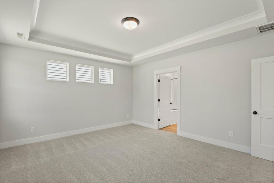Spacious, unfurnished interior of a new home in Wexford, Elon (Image 24).
