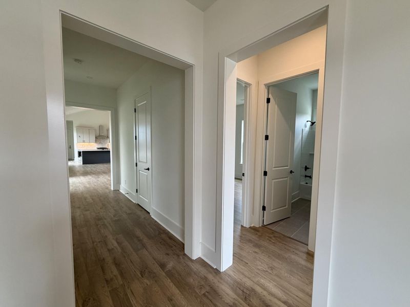 Spacious, unfurnished interior of a new home in , Summerville (Image 11).