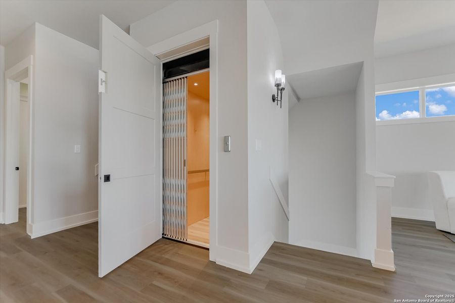 Spacious, unfurnished interior of a new home in , Kingsland (Image 22).