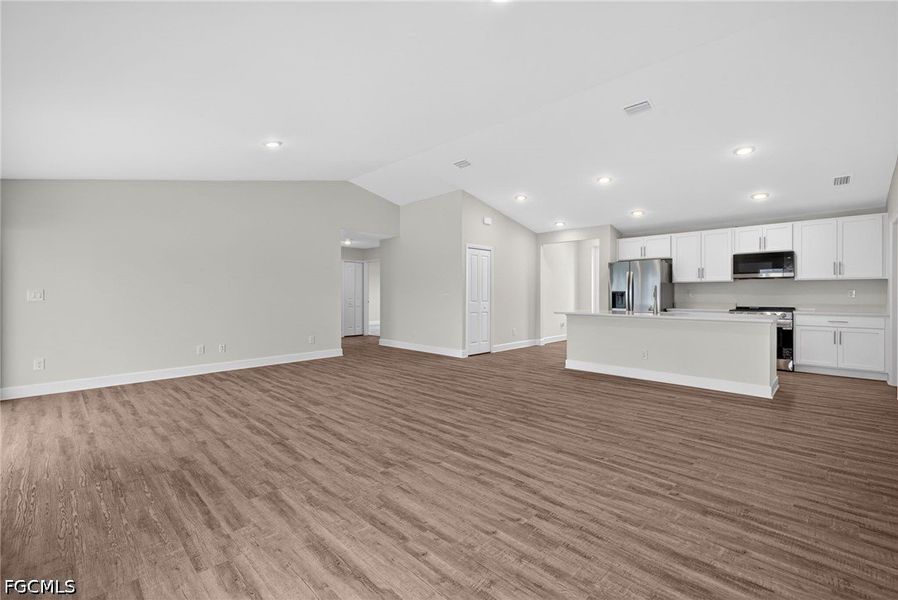 Spacious, unfurnished interior of a new home in Cape Coral, Cape Coral (Image 15).