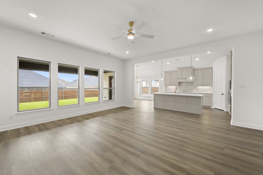Spacious, unfurnished interior of a new home in Ridgepoint, Midlothian (Image 21).