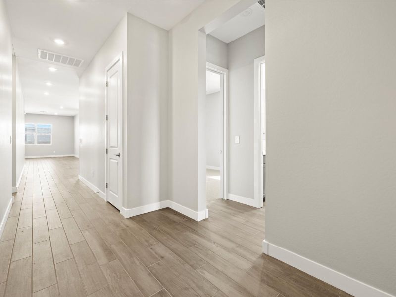 Spacious, unfurnished interior of a new home in Abel Ranch Signature Series, Goodyear (Image 9).