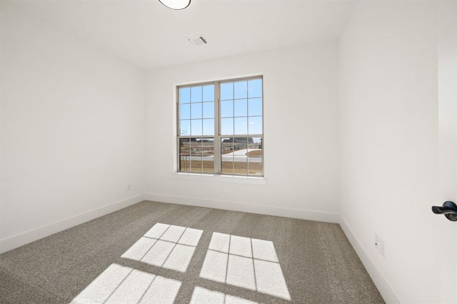 Spacious, unfurnished interior of a new home in Rocky Top Ranch, Reno (Image 34).