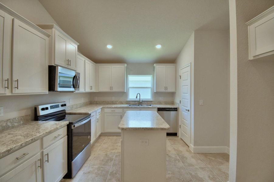 Furnished interior view inside a new home in Villamar, Winter Haven (Image 7).