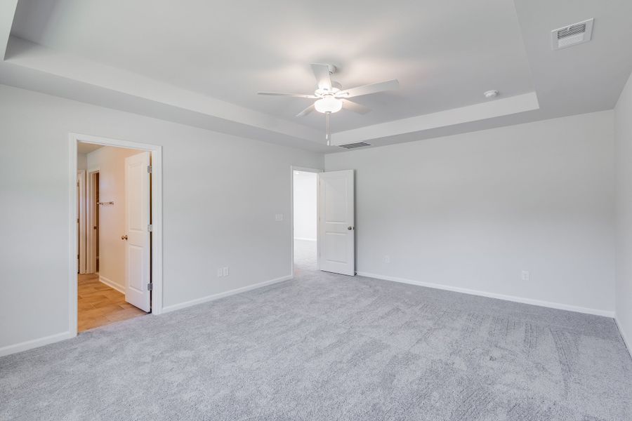 Spacious, unfurnished interior of a new home in Bluefield, Lexington (Image 23).