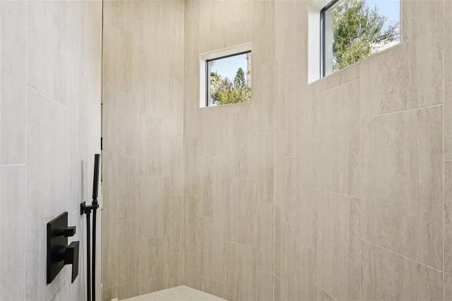 Exterior details and patio area of a home in , North Port (Image 4).