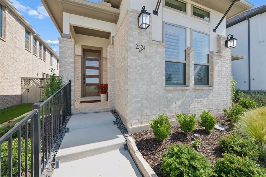 Exterior details and patio area of a home in , Northlake (Image 3).