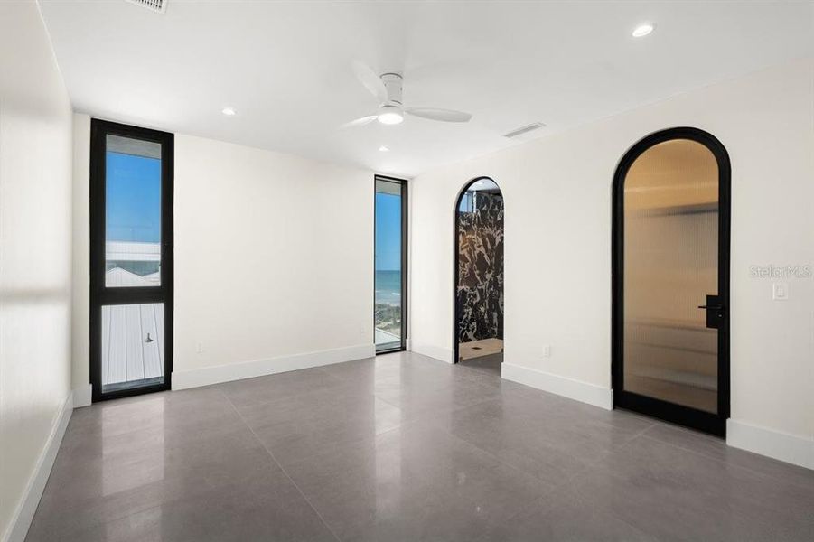 Spacious, unfurnished interior of a new home in , New Smyrna Beach (Image 29).