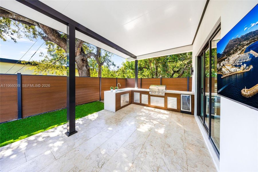 Exterior details and patio area of a home in , Miami (Image 41).
