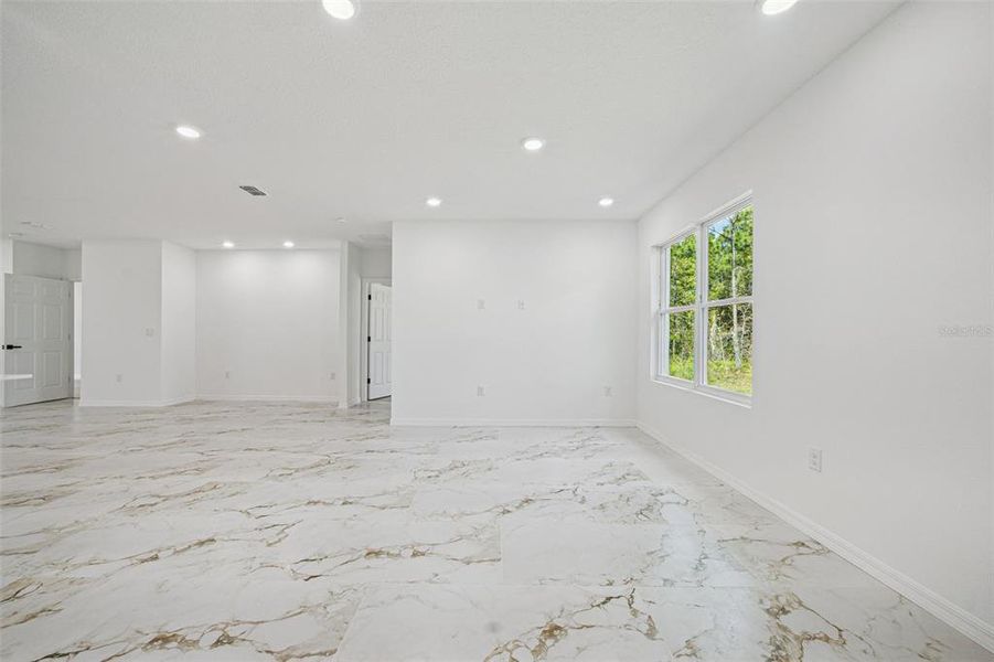 Spacious, unfurnished interior of a new home in , Citrus Springs (Image 19).