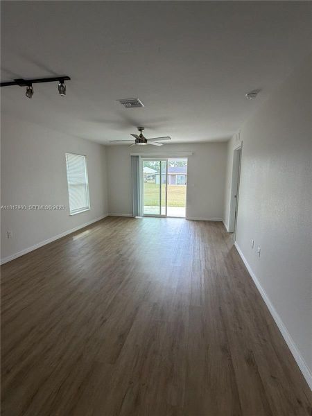 Spacious, unfurnished interior of a new home in , Sebring (Image 17).