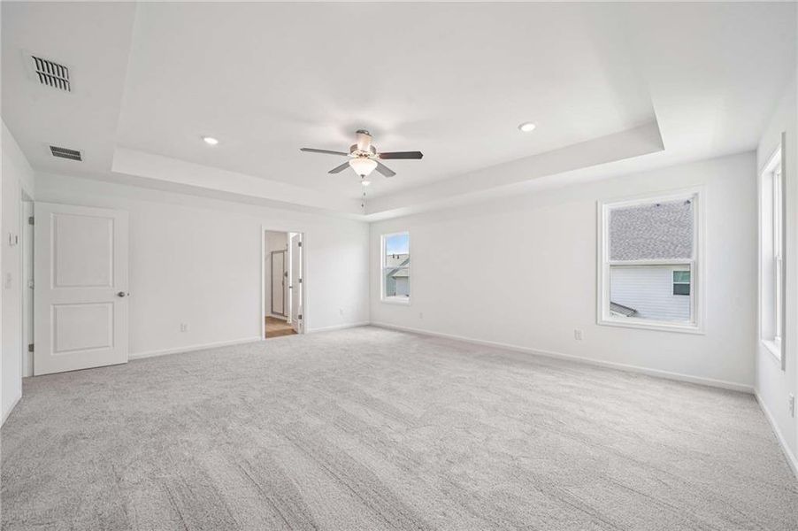 Spacious, unfurnished interior of a new home in Eastlyn Crossing, Flowery Branch (Image 14).