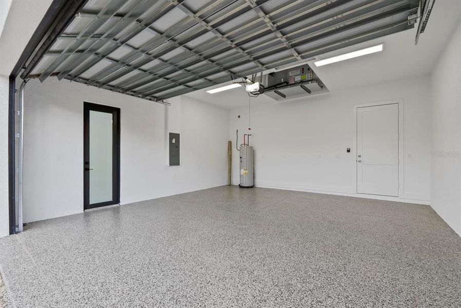 Spacious, unfurnished interior of a new home in , Naples (Image 17).
