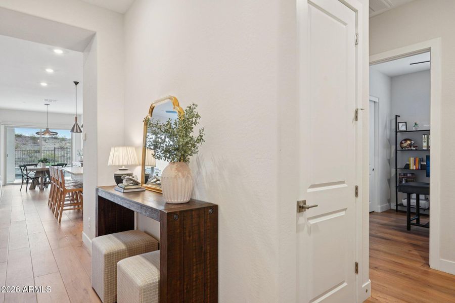 27-web-or-mls-W Roanoke Ave-S2901-027