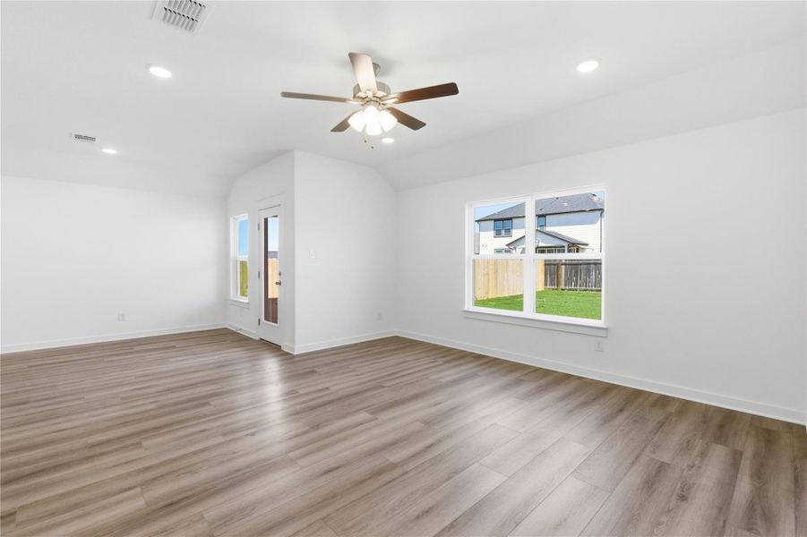 Spacious, unfurnished interior of a new home in Calumet, Jarrell (Image 14).