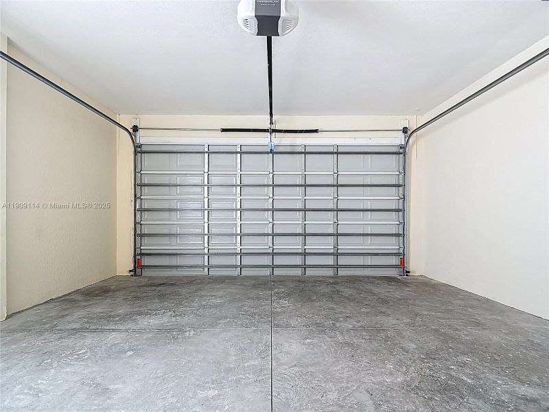 Spacious, unfurnished interior of a new home in , Lehigh Acres (Image 35).