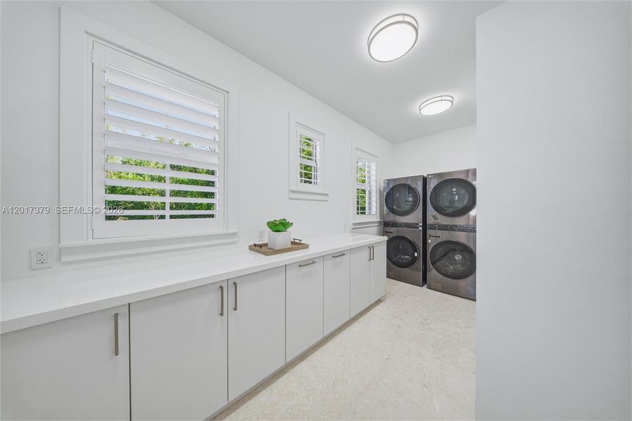 Furnished interior view inside a new home in , Islamorada, Village of Islands (Image 69).