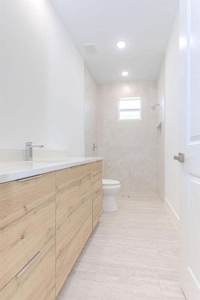 Spacious, unfurnished interior of a new home in , Jupiter (Image 19).