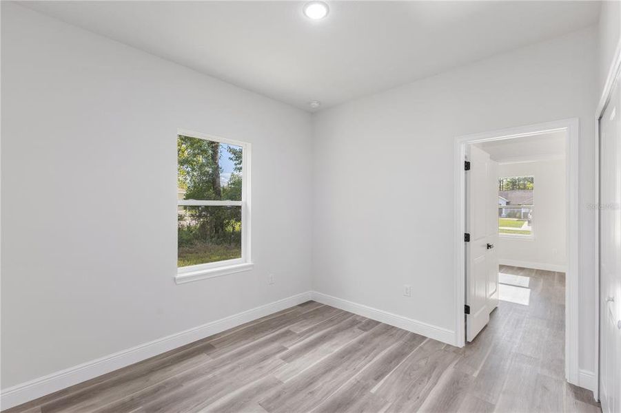 Spacious, unfurnished interior of a new home in , Ocala (Image 8).