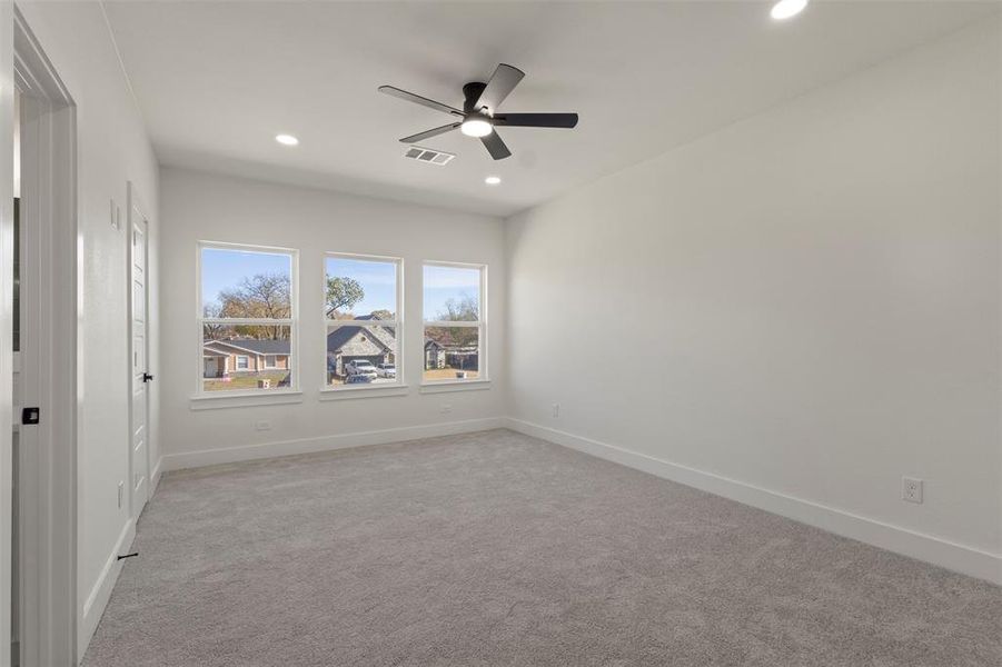 Spacious, unfurnished interior of a new home in , Dallas (Image 34).