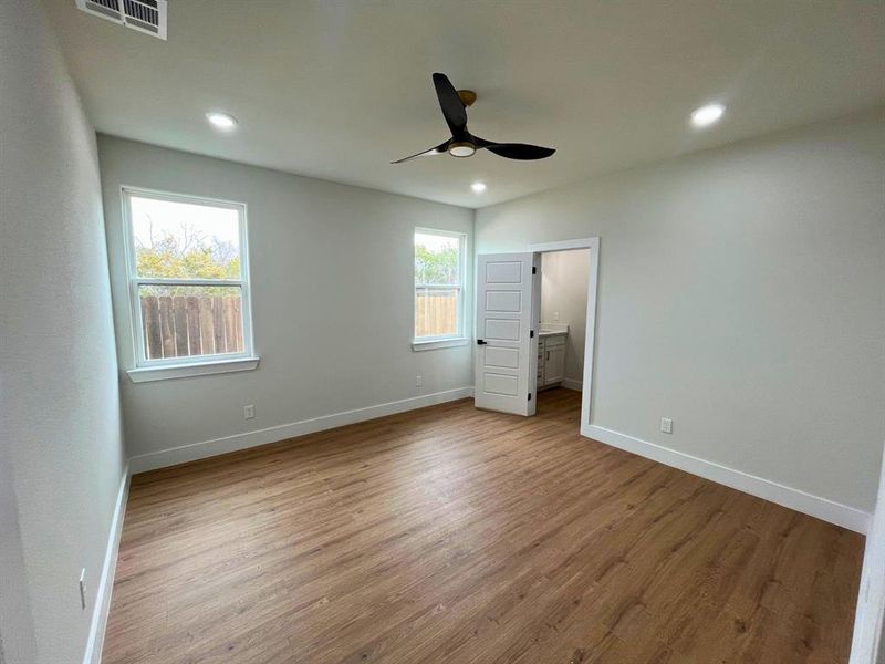 Spacious, unfurnished interior of a new home in , Granbury (Image 22).