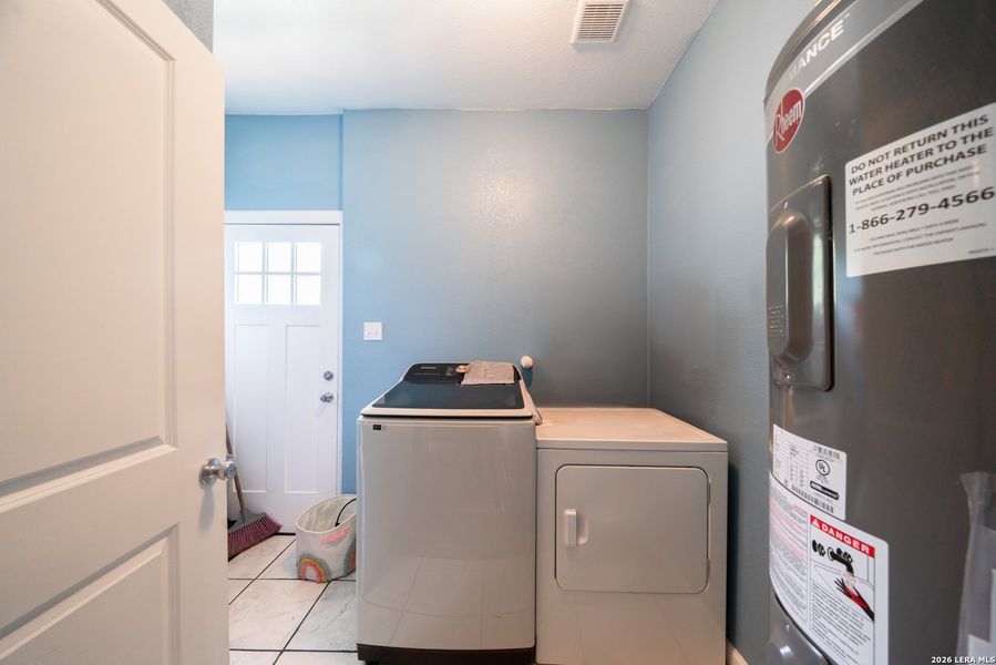 Furnished interior view inside a new home in , Schertz (Image 6).