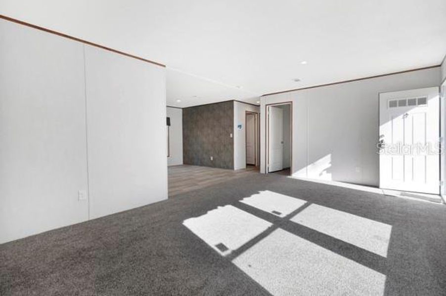 Spacious, unfurnished interior of a new home in , Crystal River (Image 13).