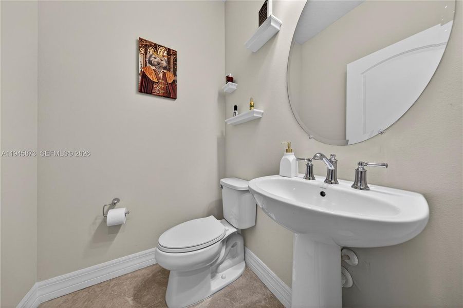 Furnished interior view inside a new home in , Oakland Park (Image 8).