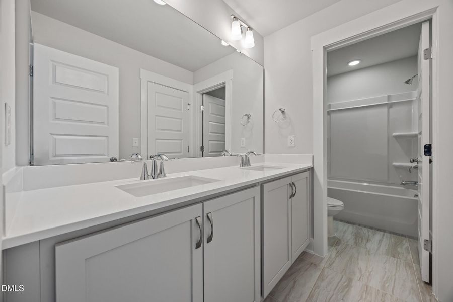 Secondary Bath - Sconset Walk Interior