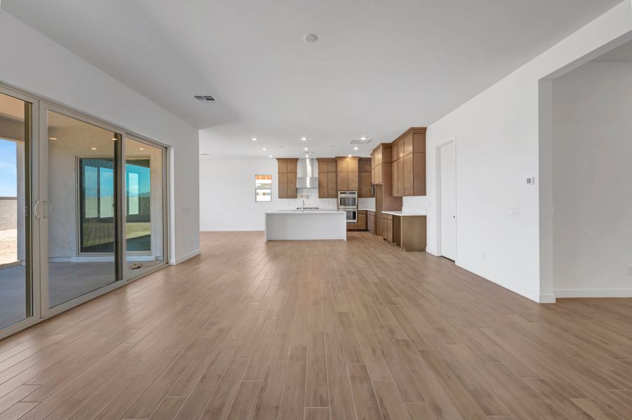 Spacious, unfurnished interior of a new home in Abel Ranch, Goodyear (Image 18).