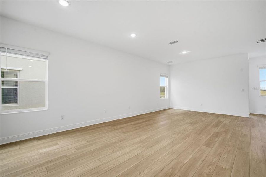 Spacious, unfurnished interior of a new home in North River Ranch, Parrish (Image 33).