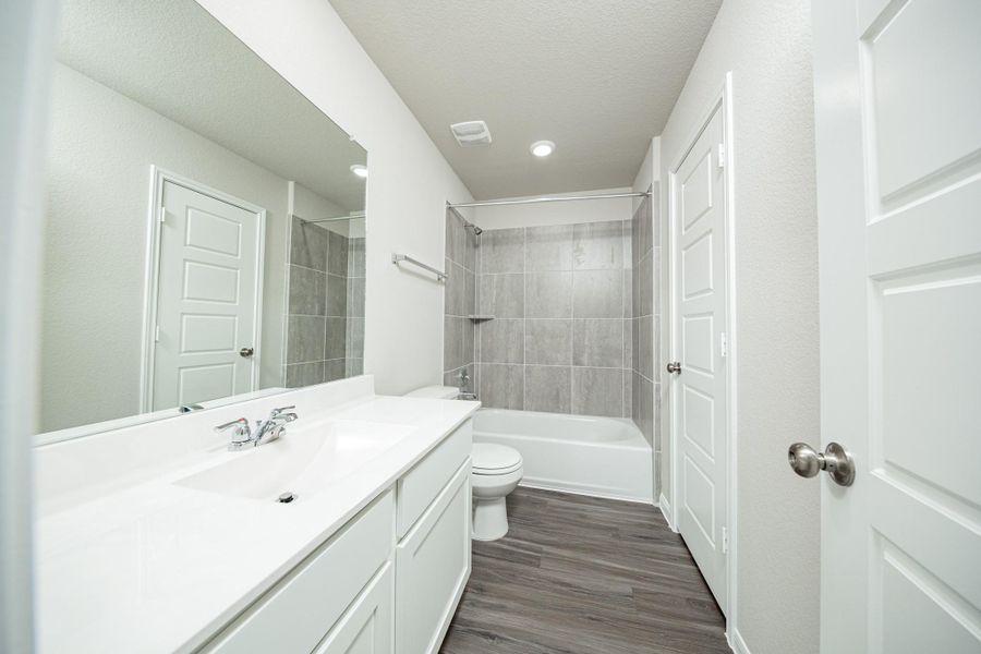 Furnished interior view inside a new home in River Ranch, Dayton (Image 7).