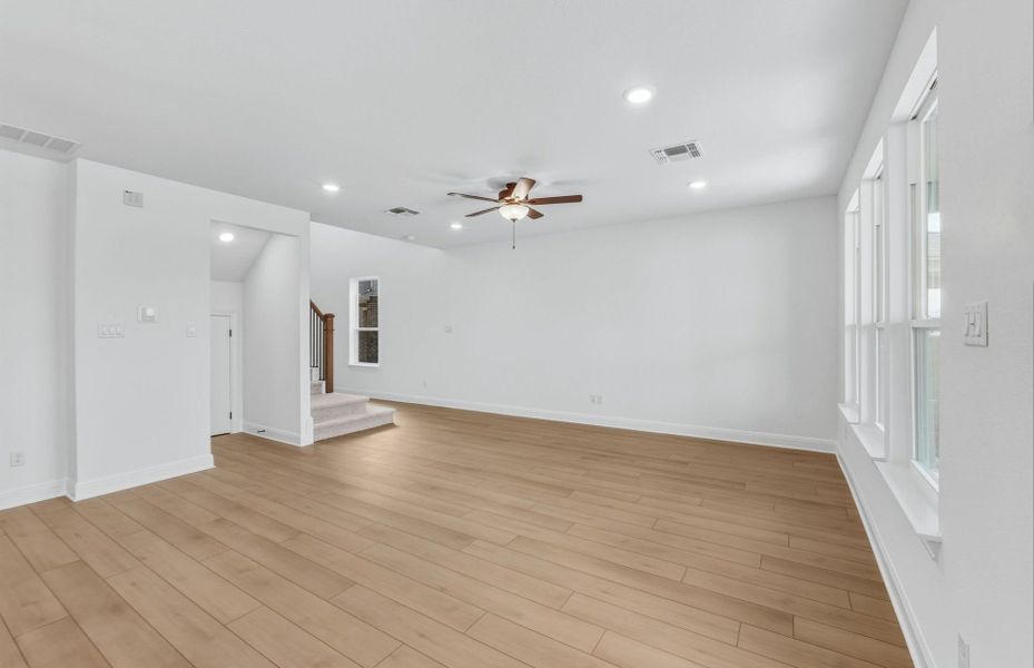 Spacious, unfurnished interior of a new home in Horizon Lake, Leander (Image 36).