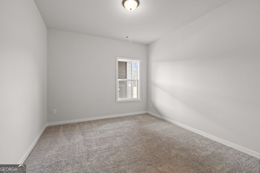Spacious, unfurnished interior of a new home in Rosewood Lake Preserve, Hoschton (Image 18).