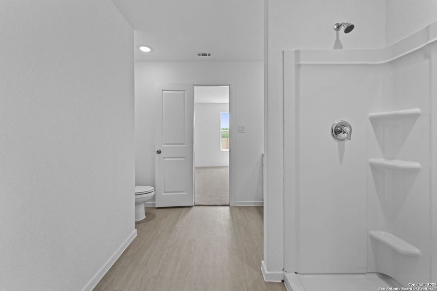 Spacious, unfurnished interior of a new home in Lodi Grove, Floresville (Image 11). Spacious, unfurnished interior of a new home in Lodi Grove, Floresville (Image 11).