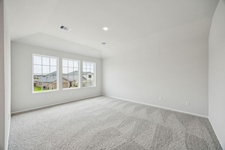 Spacious, unfurnished interior of a new home in Saint Tropez, Huffman (Image 13).