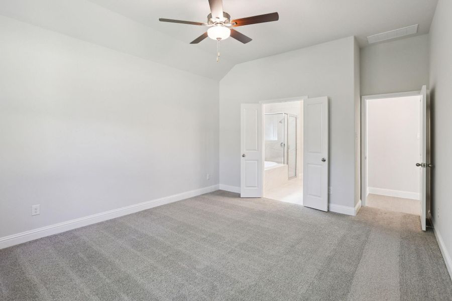 Spacious, unfurnished interior of a new home in Woodhavyn 40', Magnolia (Image 37).