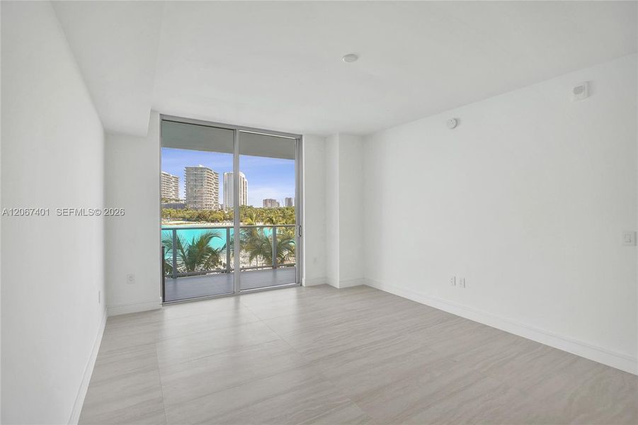 Spacious, unfurnished interior of a new home in , Miami (Image 36).
