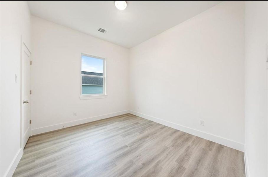 Spacious, unfurnished interior of a new home in , Galveston (Image 32).