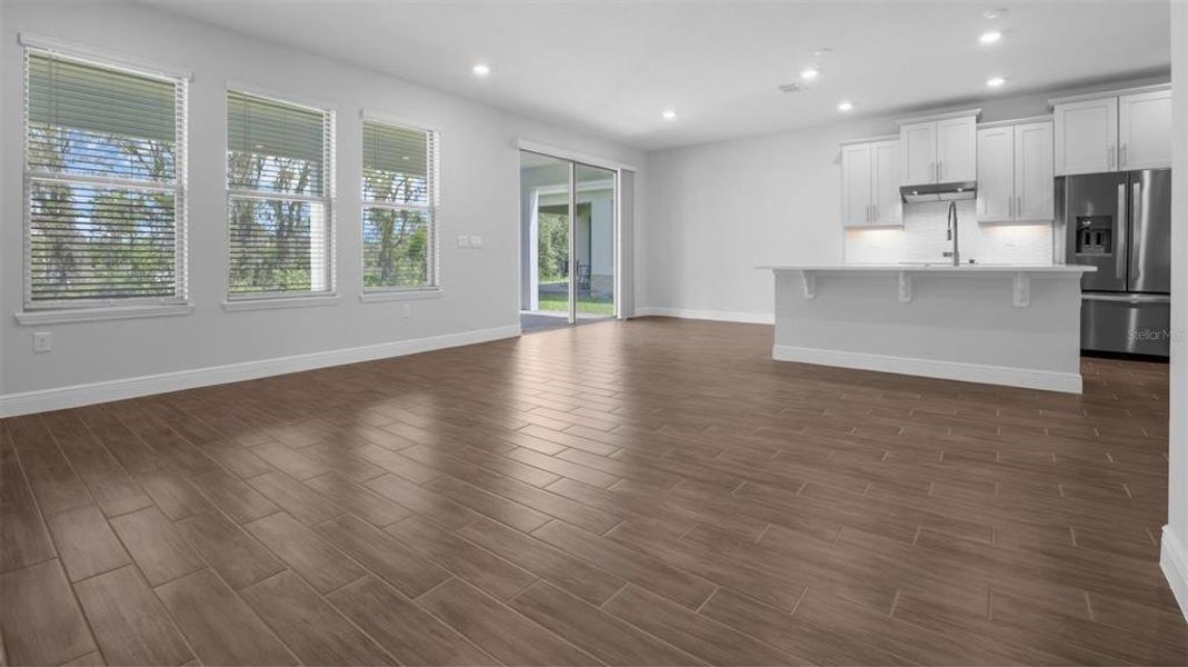 Spacious, unfurnished interior of a new home in Waterleigh, Winter Garden (Image 17). Spacious, unfurnished interior of a new home in Waterleigh, Winter Garden (Image 17).