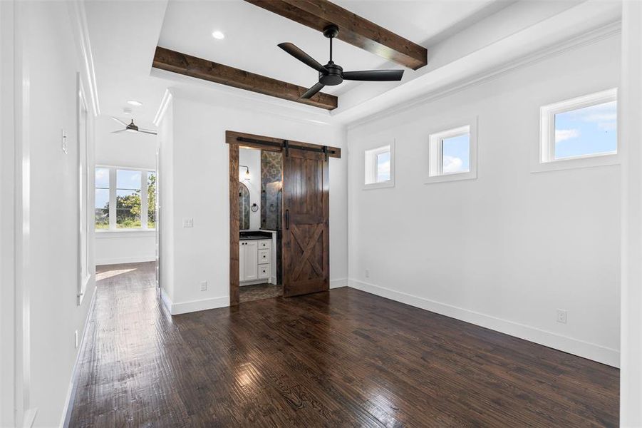 Spacious, unfurnished interior of a new home in , Granbury (Image 20).