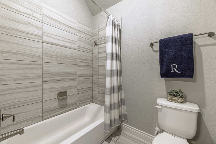 Representative furnished interior of a home built from the 4290 by Ravenna Homes in Artavia 70′, Conroe (Image 33). Representative furnished interior of a home built from the 4290 by Ravenna Homes in Artavia 70′, Conroe (Image 33).