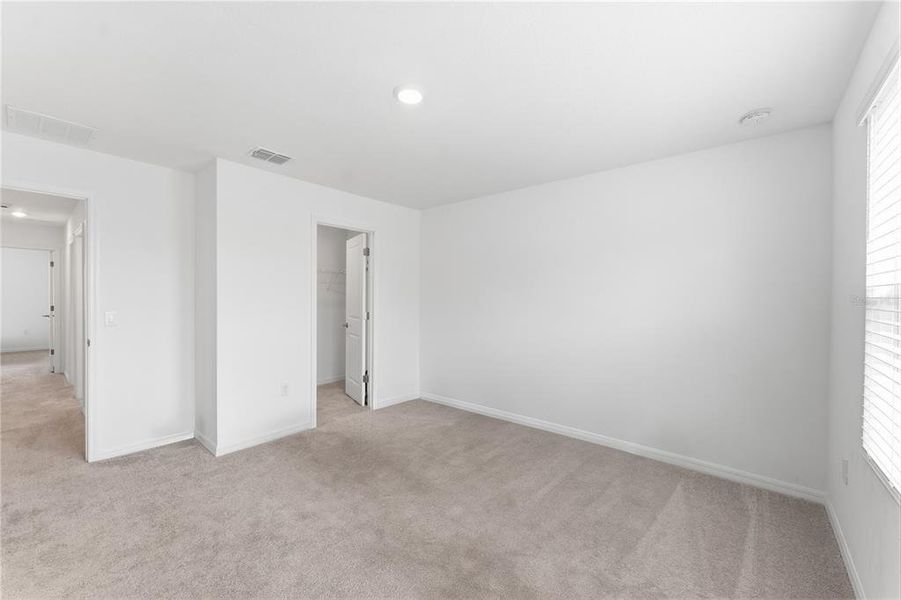 Spacious, unfurnished interior of a new home in , Kissimmee (Image 21).